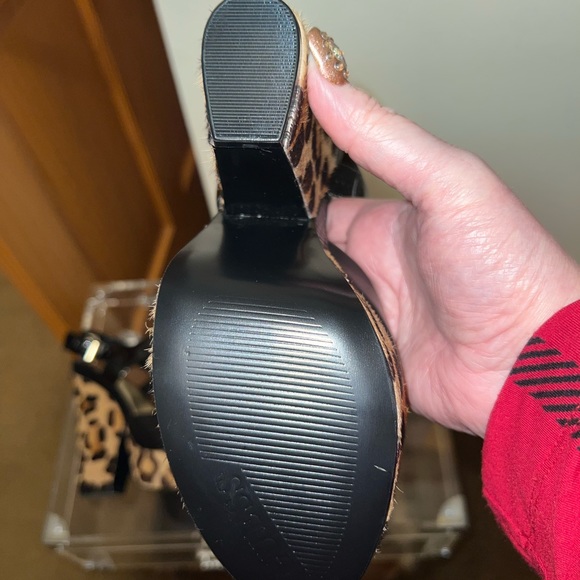 Guess! Smoking hot high heels! Brand new. Size 8. Real Leopard Fur 🐆 - Picture 7 of 8